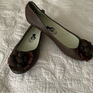 NWOT Brown, leather, ballet slipper. Size 37 or US 6.5.